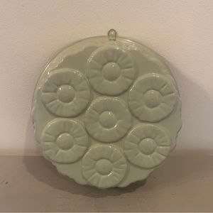 VTG Aluminum Avocado Green Hanging Pineapple Cake Mold